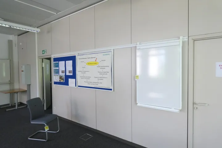 Whiteboard / Pinnwand mit Schiene